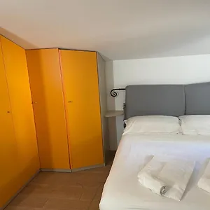 Affittacamere Confortevole Matrimoniale Con Terrazza Condivisa A 500 Mt Dal Mare, Marina Di Carrara