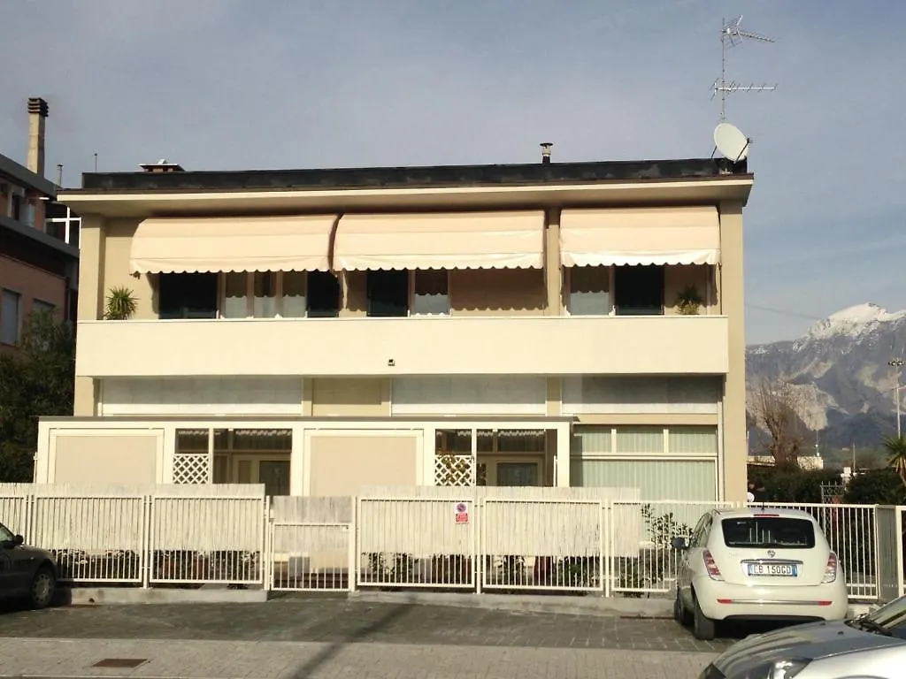 Konukevi Il Marlo Suite & Breakfast Marina Di Carrara